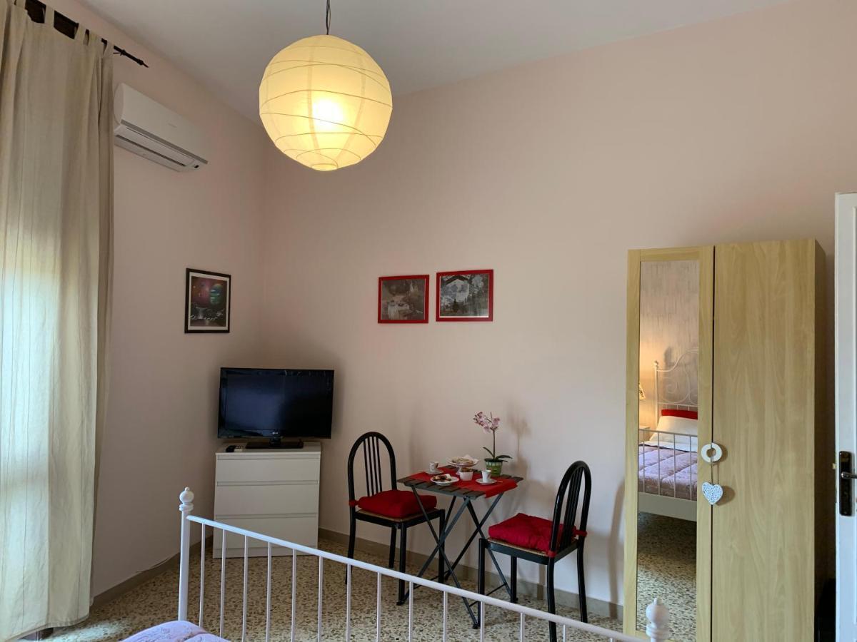 דירות לצ'ה La Casa Di Chicca מראה חיצוני תמונה